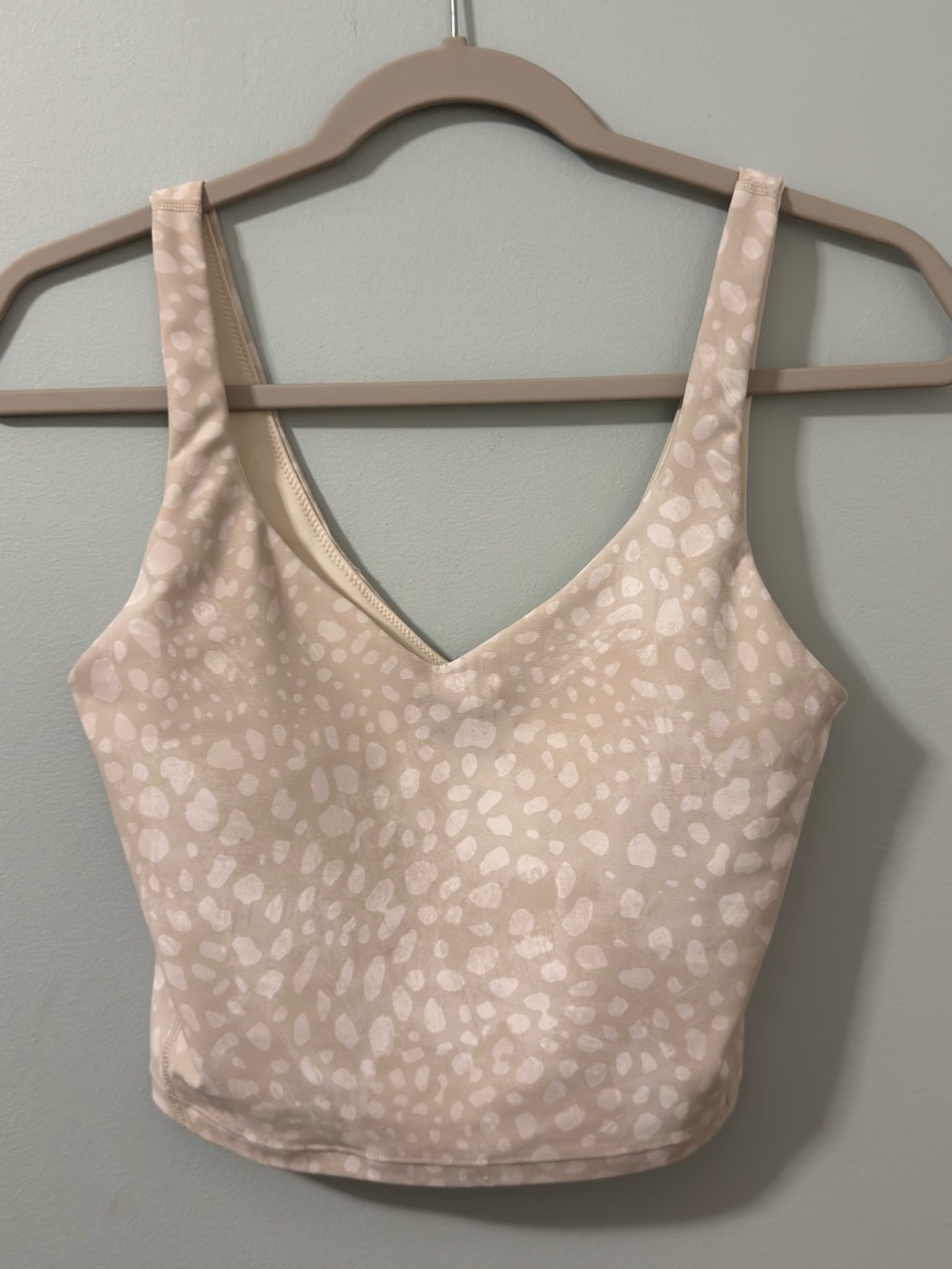 Old Navy Active Powersoft Animal Print V-Neck Crop Tank Top in Beige & Cream